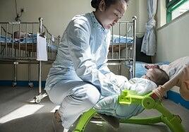 China prohíbe las adopciones internacionales y retrasa la jubilación: así afronta sus nuevos retos el gigante asiático