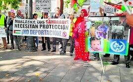 Más de 30 activistas saharauis están retenidos en Barajas sin que el Gobierno de España les dé asilo