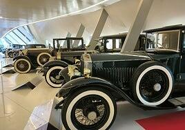 «La historia tras el mito» reúne dieciséis modelos de la casa Rolls Royce en Zaragoza