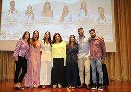 Homenaje a seis residentes médicos que culminan su formación