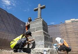 Recuperar la Cruz de Piedra pieza a pieza