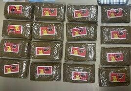 Sorprendido en La Laguna en un control con un kilo de hachís bajo el asiento de su moto