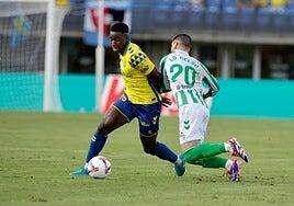 La UD Las Palmas convive en el abismo y se ancla en la mediocridad