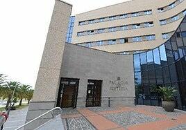 Absuelven al asesor de una empresa cuyo dueño vendía pisos a varias personas a la vez