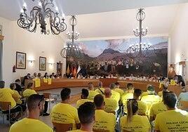 Los policías locales de Santa Lucía abandonan el pleno por las «medias verdades» del alcalde