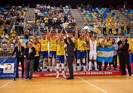 El Guaguas aplasta para rugir y levantar una nueva Supercopa