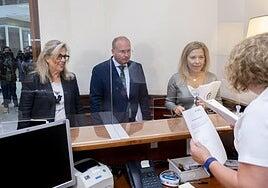 PSOE y PP chocan por el plan social de Feijóo y Sumar ve ocasión de sacar cabeza