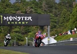 Márquez segundo y Martín tercero en el inicio del GP de Japón