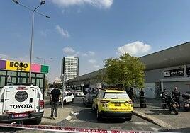 Un terrorista mata a una policía y hiere a diez personas a tiros en una estación de autobús israelí
