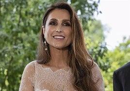 Paloma Cuevas presume de su romántico regalo: un gigantesco ramo de rosas rojas