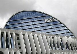BBVA abona 1.700 millones a sus accionistas en un dividendo clave en la opa al Sabadell