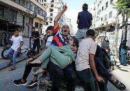 Veintiocho muertos en un ataque contra un centro de desplazados en Gaza