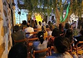 La palabra narrada y los candiles iluminan El Portón, en Antigua