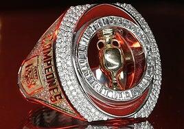 David Raya regala un anillo inspirado en la NBA a sus compañeros de La Roja campeones de Europa