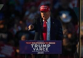 La Policía detiene a un hombre que portaba armas cerca de un mitin de Trump en California