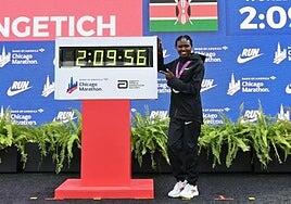 Descartada para los Juegos de París y sin entrenador: así es Ruth Chepngetich, la nueva reina del maratón