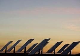 La Agencia Internacional de la Energía pone fin al reinado de los combustibles fósiles