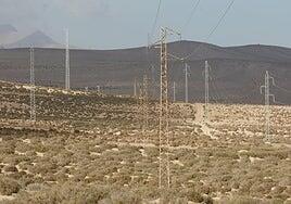 La nueva línea de 132 kilovoltios, en funcionamiento en 2024; el desmontaje de las antiguas torretas, sin fecha