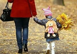 Las familias monoparentales de funcionarios pueden coger 26 semanas de permiso paternal