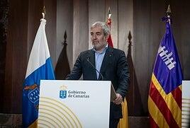 Clavijo carga contra el Estado y el PP y exige que haya acuerdo para los menores «en dos semanas»