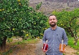 Carlos Peña, sumiller de Casa Romántica, crea una exitosa línea de licores artesanos con la crema de gofio como estrella