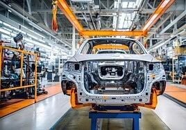 Bruselas insiste en prohibir la venta de combustión en 2035 pese al frenazo de los eléctricos