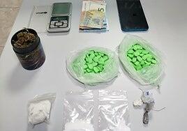 Detenidos tras ser sorprendidos en La Matanza con más de 200 pastillas de éxtasis