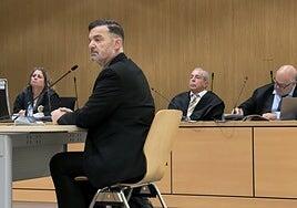 Cuatro años y medio de cárcel a un falso médico por estafar prometiendo vientres de alquiler