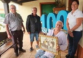 Asunción, de 100 años: «No le he dado ni una mala noche a mis hijos, ni tengo un hueso roto»