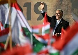 Viktor Orbán llama a los húngaros a «resistir a Bruselas» como lo hicieron ante los soviéticos en 1956