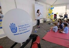 La Feria de Salud, organizada por los fisioterapeutas de Canarias, invita a la sociedad a abordar la vida y el dolor de manera activa
