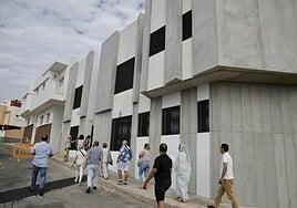 Las viviendas sociales de Ingenio siguen sin luz más de un mes después de su entrega