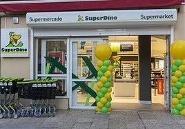 HiperDino renueva la imagen de dos de sus tiendas en Tenerife y Fuerteventura