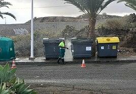 Trabajadores de Limpieza de Telde realizan labores de albañilería