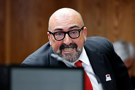 El asesor de Ábalos en Transportes pasa al contraataque