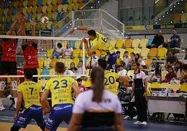 El CV Guaguas opta por coger la vía rápida para seguir líder