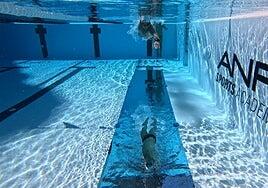El Grupo Anfi inaugura una piscina con espejos única en Europa para analizar la brazada