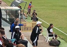 Dulce debut de Maradona Jr con victoria ante el líder... desde la grada