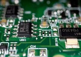 La basura que generará el boom de la IA equivale a tirar al vertedero 13.000 millones de móviles