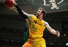 El Dreamland Gran Canaria conquista el Olímpico de Badalona (76-78)