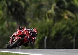 Bagnaia cambia de estrategia y pasa al ataque en Malasia