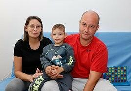 «Esto desespera porque Mateo debe estar escolarizado»