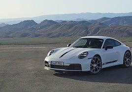Porsche 911 Carrera T, en versiones Coupé y Cabriolet