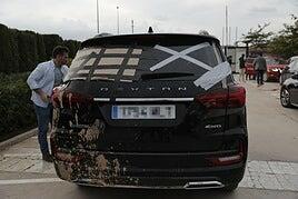 Palos, piedras y barro