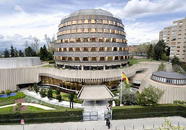 El TC corrige su doctrina y establece que el estado de alarma sí es suficiente para restringir derechos