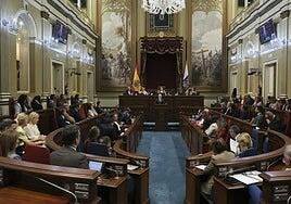 Los miembros del Parlamento de Canarias multiplican sus dietas: pasan de 904 a 2.088 euros