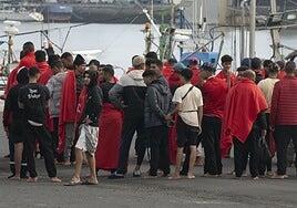 Tres nuevas neumáticas elevan a 347 los inmigrantes rescatados este viernes en Canarias