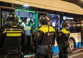 Israel califica de «pogromo antisionista» el ataque a sus hinchas en Ámsterdam