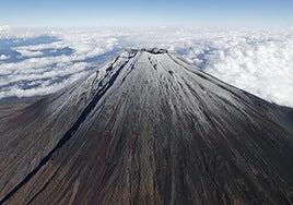 La nieve cae por fin en el monte Fuji