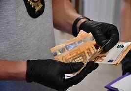 Detenido el jefe de antiblanqueo de la Policía en Madrid con 20 millones emparedados en su casa